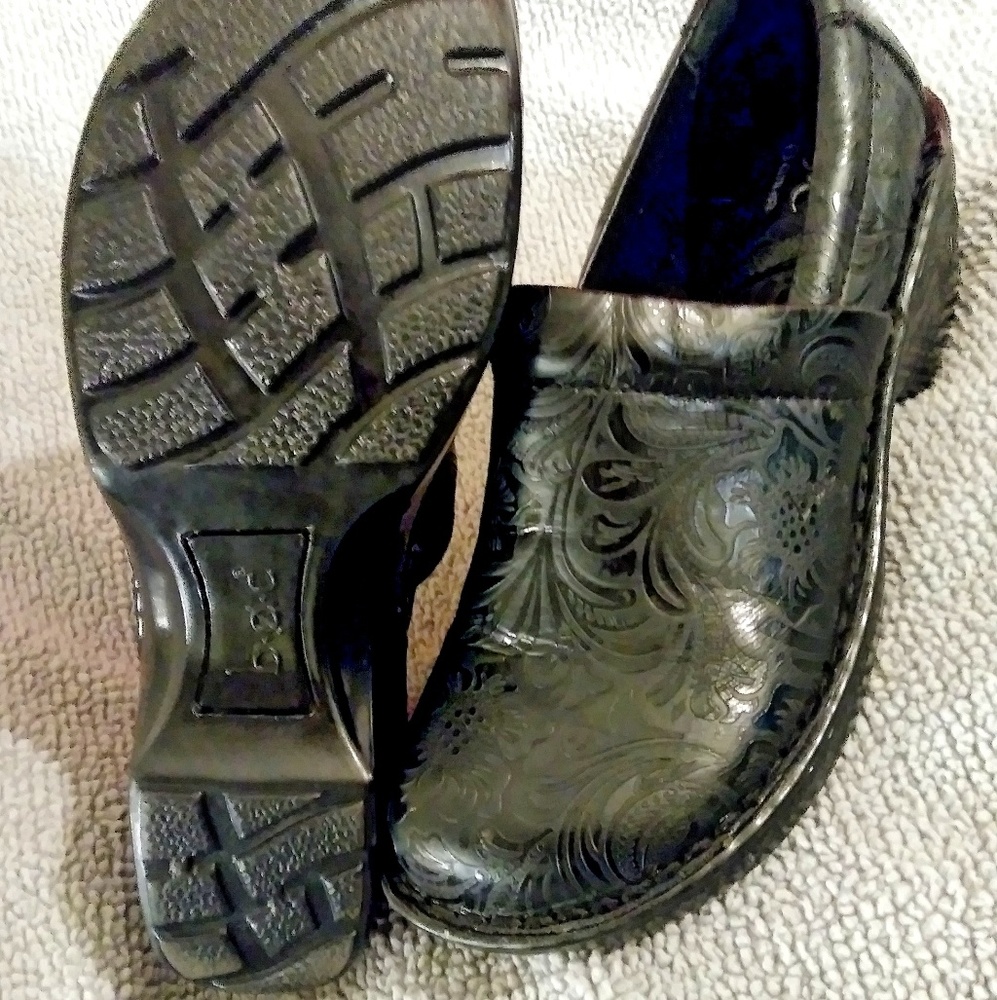 B. Ø. C Black Stylish Clogs
